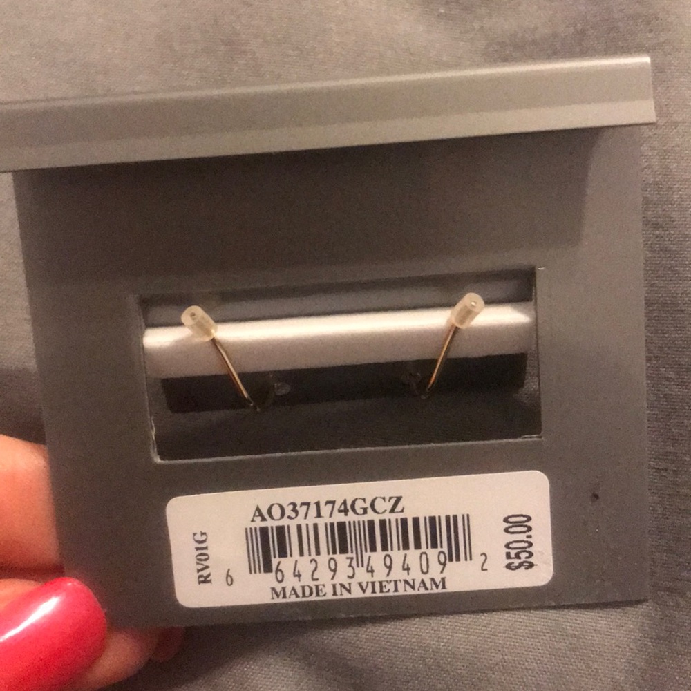 NWT Sparkly NADRI Earrings - Picture 2 of 3